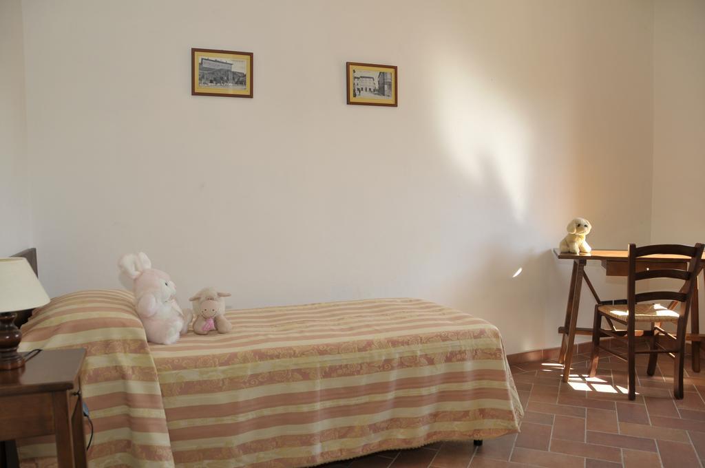 Agriturismo Renai E Monte II กัมบาสซี แตร์เม ภายนอก รูปภาพ