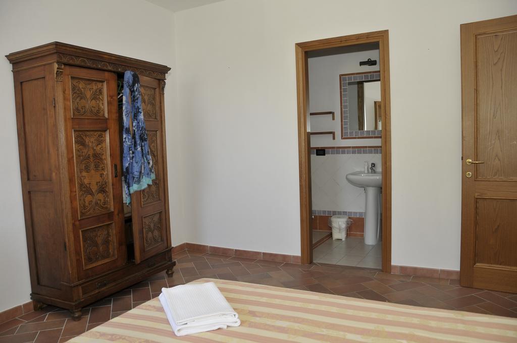 Agriturismo Renai E Monte II กัมบาสซี แตร์เม ภายนอก รูปภาพ